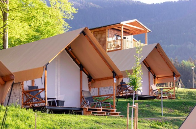 Urlaub im Chalet: 3 Tage in Österreich ab 156€ p.P. (bei 2 Leuten) im Baumhaus