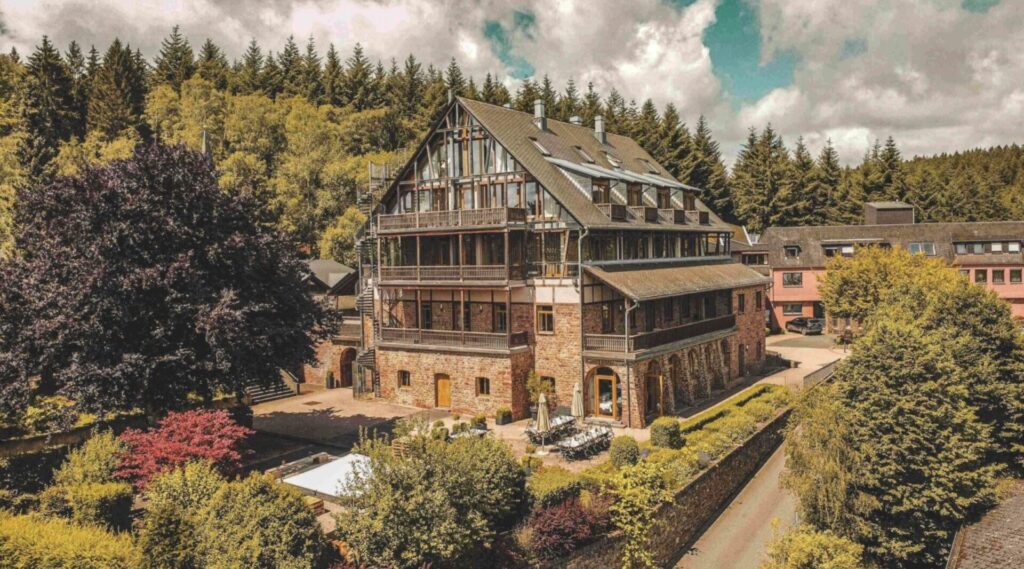 Wellness im Hunsrück: 4* Hotel mit 1.500 m² Wellnessbereich inkl. Frühstück ab 68€ p.P. (DZ)