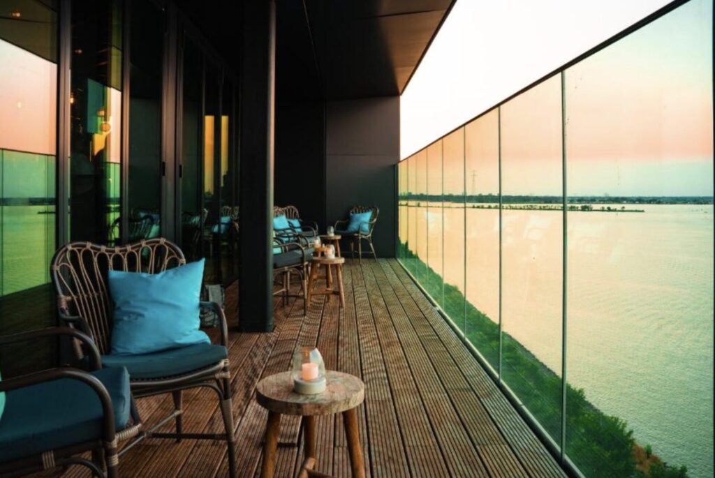 Amsterdam Hotel Schnäppchen: 4* Hotel mit Bar im 10. Stock samt Ausblick aufs Wasser ab 39€ p.P. (DZ)