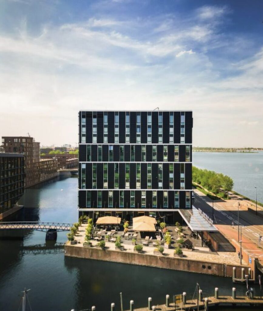 Amsterdam Hotel Schnäppchen: 4* Hotel mit Bar im 10. Stock samt Ausblick aufs Wasser ab 39€ p.P. (DZ)