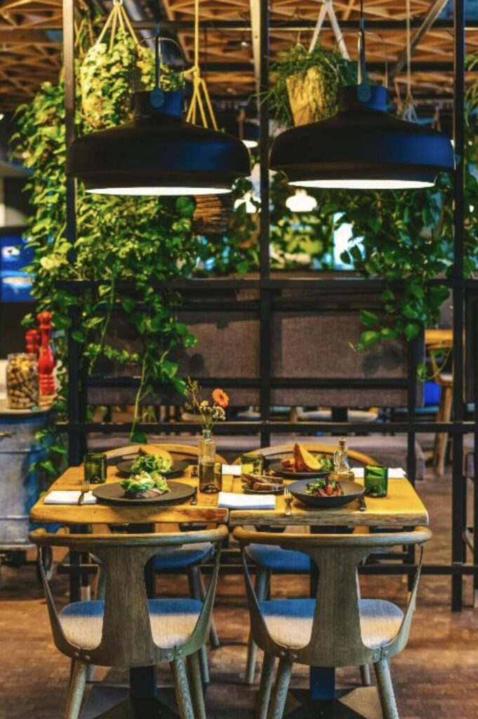 Amsterdam Hotel Schnäppchen: 4* Hotel mit Bar im 10. Stock samt Ausblick aufs Wasser ab 39€ p.P. (DZ)