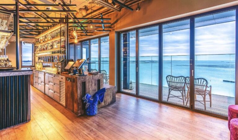 Amsterdam Hotel Schnäppchen: 4* Hotel mit Bar im 10. Stock samt Ausblick aufs Wasser ab 39€ p.P. (DZ)