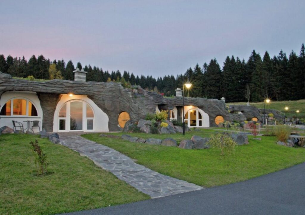 Auenland Feriendorf: 4 Tage im Erdhaus inklusive Frühstück ab 269€ p.P. (DZ)