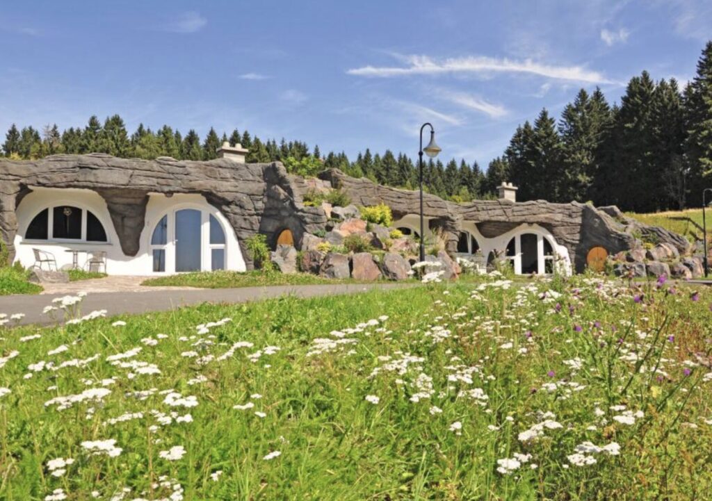 Auenland Feriendorf: 4 Tage im Erdhaus inklusive Frühstück ab 269€ p.P. (DZ)