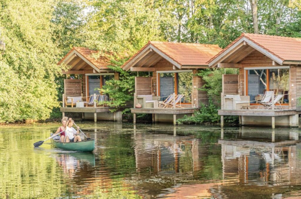 Baumhaushotel in Bayern: Übernachtung in der Natur in der See Lodge mit Frühstück ab 123€ p.P.