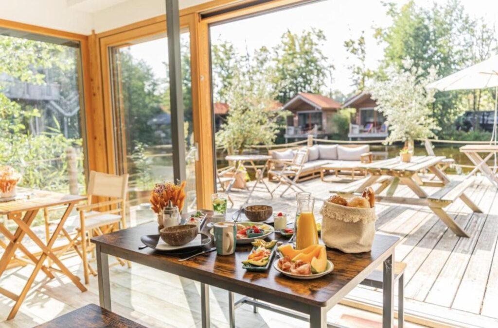 Baumhaushotel in Bayern: Übernachtung in der Natur in der See Lodge mit Frühstück ab 123€ p.P.