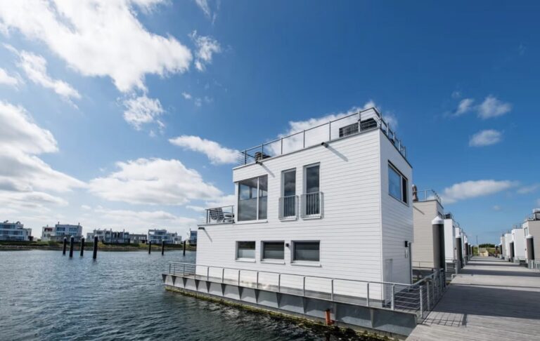 Hausboot an der Ostsee: 4 Tage mit Sauna und Dachterrasse ab 165€ p.P.