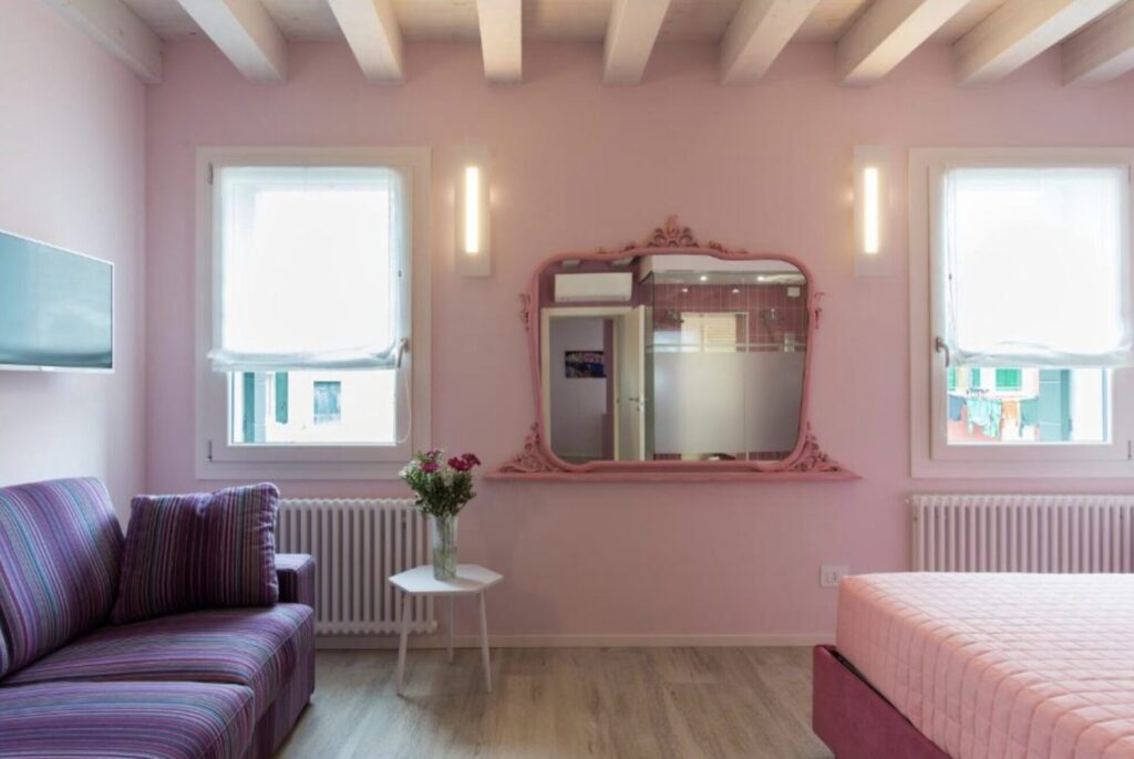 Geheimtipp Burano: 3 Tage in Italiens bunter Stadt im pinken Ferienhaus ab 94€ p.P.