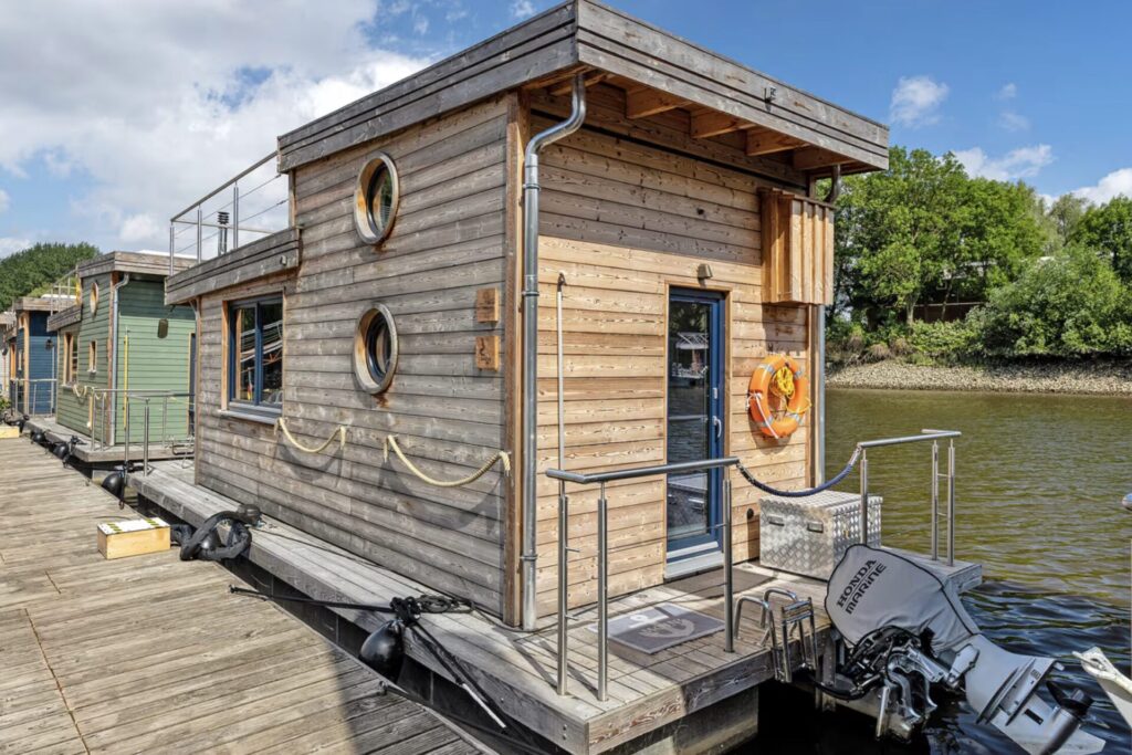 Hausboot in Hamburg: 3 Tage ab 131€ p.P. (bei 4 Leuten)