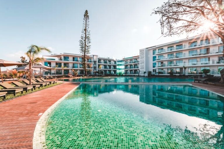 Algarve Urlaub: 1 Woche im 4* Hotel mit Frühstück, Flügen & Transfer ab 554€ p.P. (DZ) Bildschirmfoto 2026 04 12 um 10.54.43