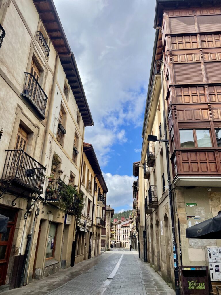 oñati stadt baskenland spanien reiseuhu
