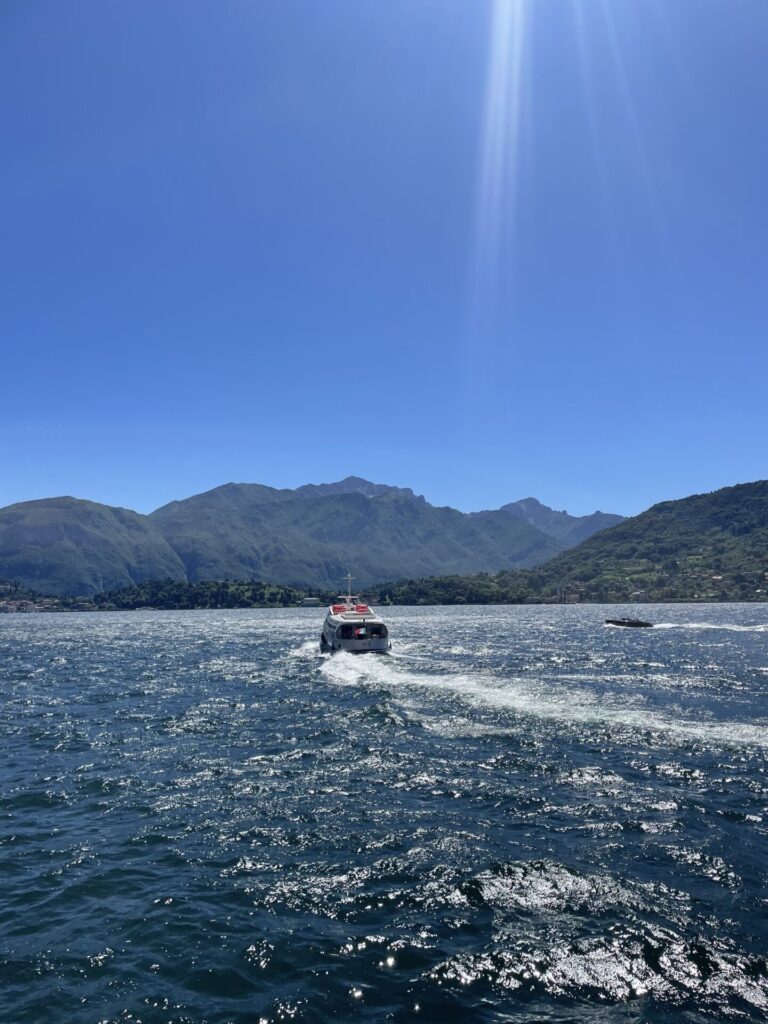 Italien, Fähre auf dem Comer See