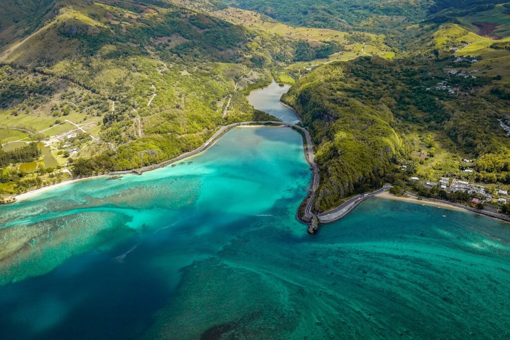 Luftaufnahme von der Küste auf Mauritius