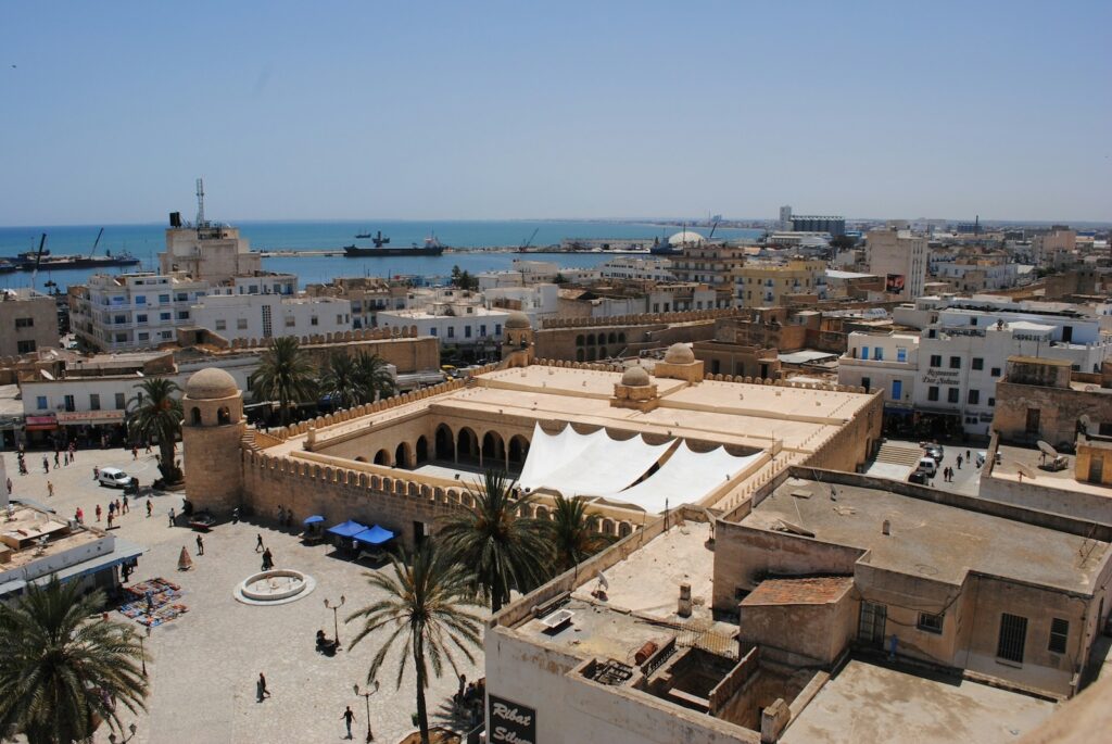 Blick auf die Hafenstadt Sousse in Tunesien